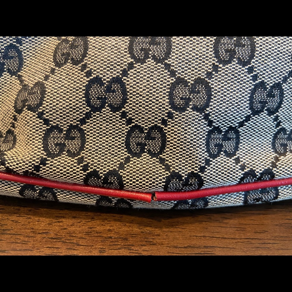 Gucci • Pouch • Purse - Picture 10 of 11